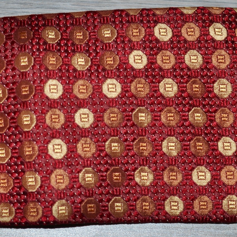 HUGO BOSS tie 100% Silk Made in Italy Couture designer Red